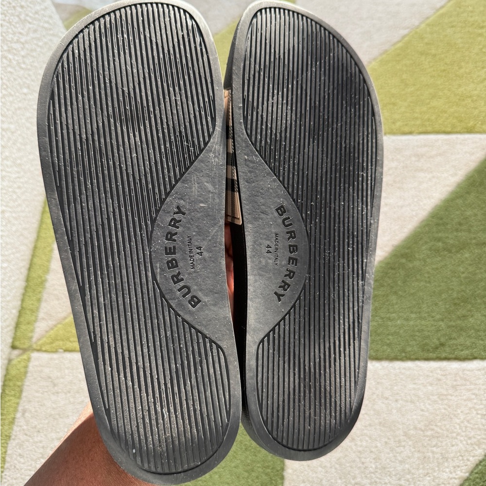 Burberry Pool Slides - Picture 4 of 8